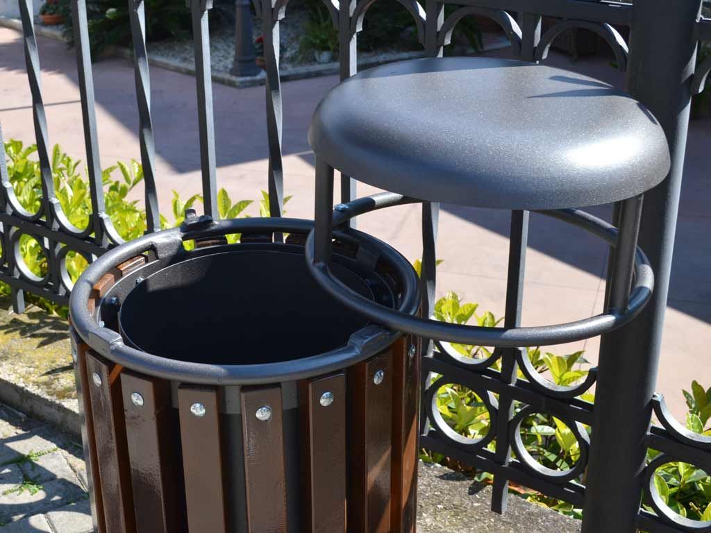 Waste Bin Giglio enclosoure open