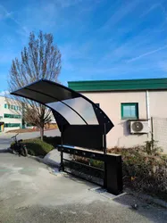 pensilina arco ricarica scooter monopattini.webp