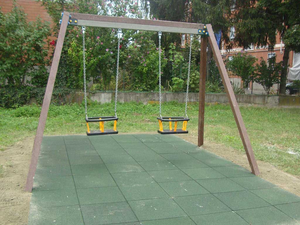  swing set in Strongplast Post-consumer recycled plastic