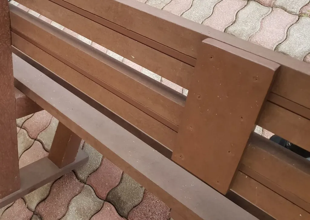 doghe ringorzo panchine plastica riciclata.jpg