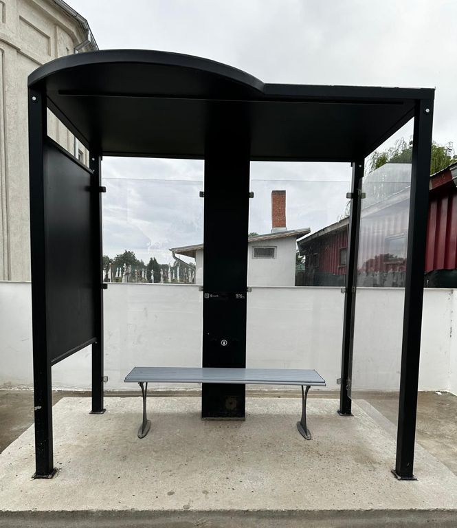 Pensilina Smart Bus Shelter With Smart Totem