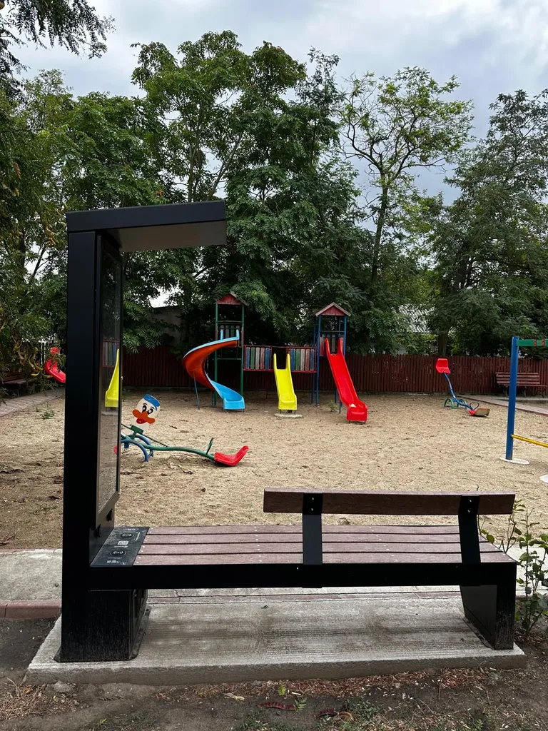 viva adv smart bench advertising usb wireless hotspot parques infantil.jpg