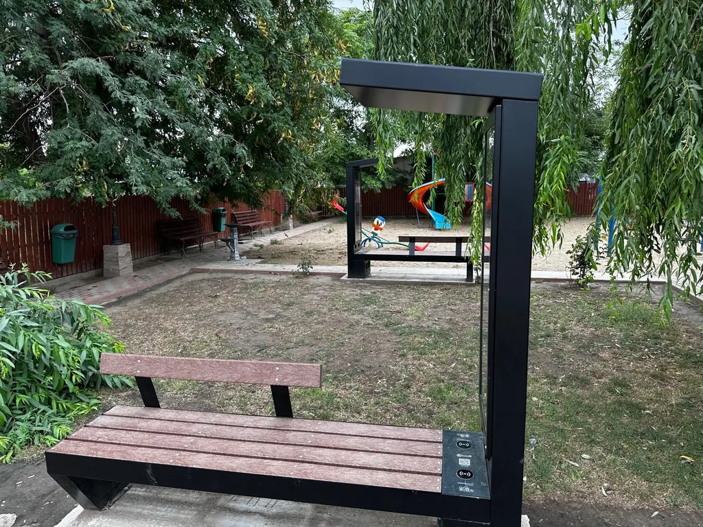 viva adv smart bench advertising usb wireless hotspot.jpg