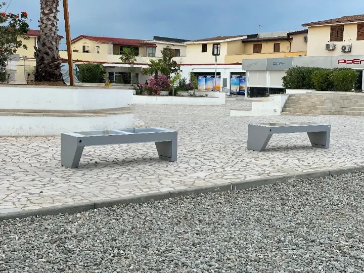 viva full bianca piazza.jpeg